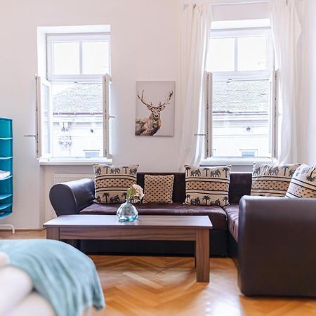 Amazing 2Br City Stay, Wiener Stadthalle ภายนอก รูปภาพ