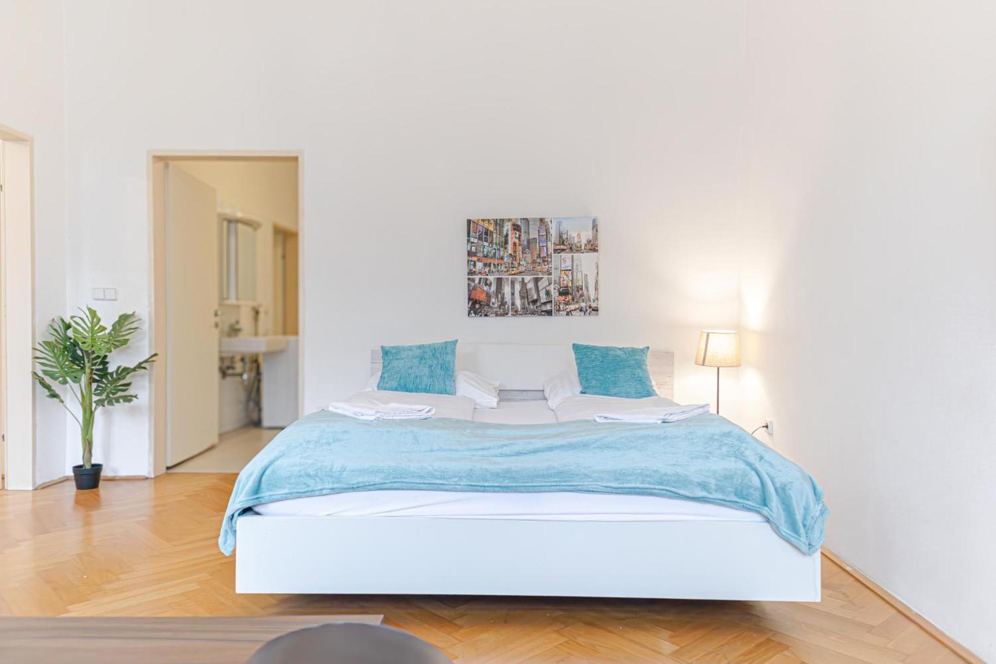 Amazing 2Br City Stay, Wiener Stadthalle ภายนอก รูปภาพ