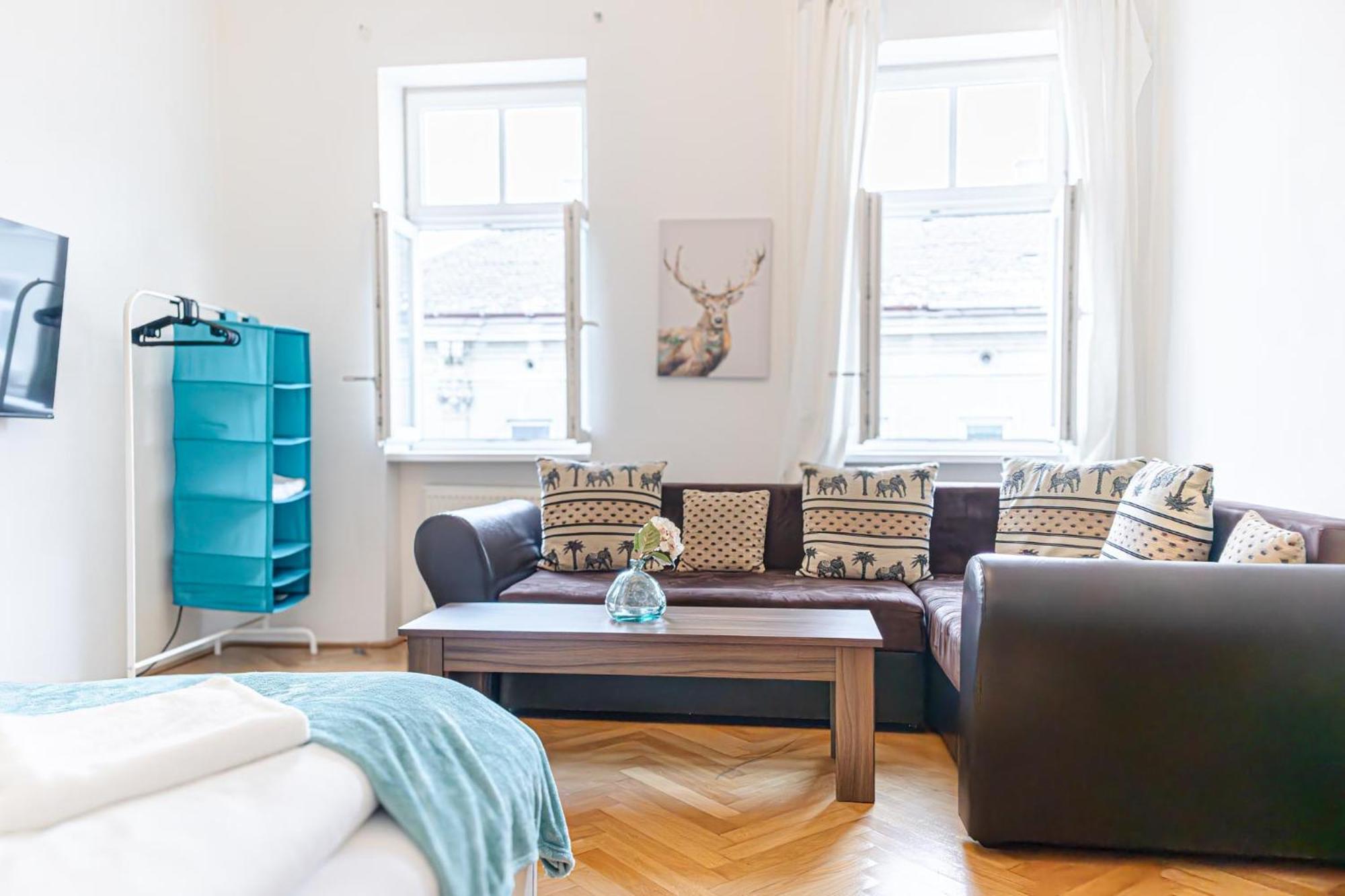 Amazing 2Br City Stay, Wiener Stadthalle ภายนอก รูปภาพ