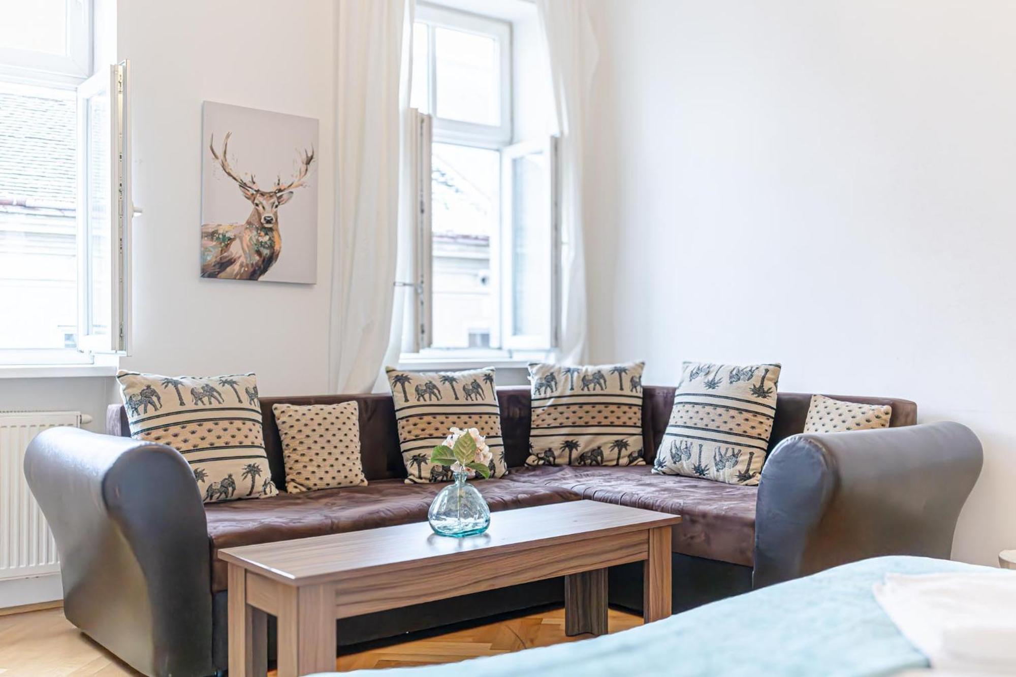Amazing 2Br City Stay, Wiener Stadthalle ภายนอก รูปภาพ