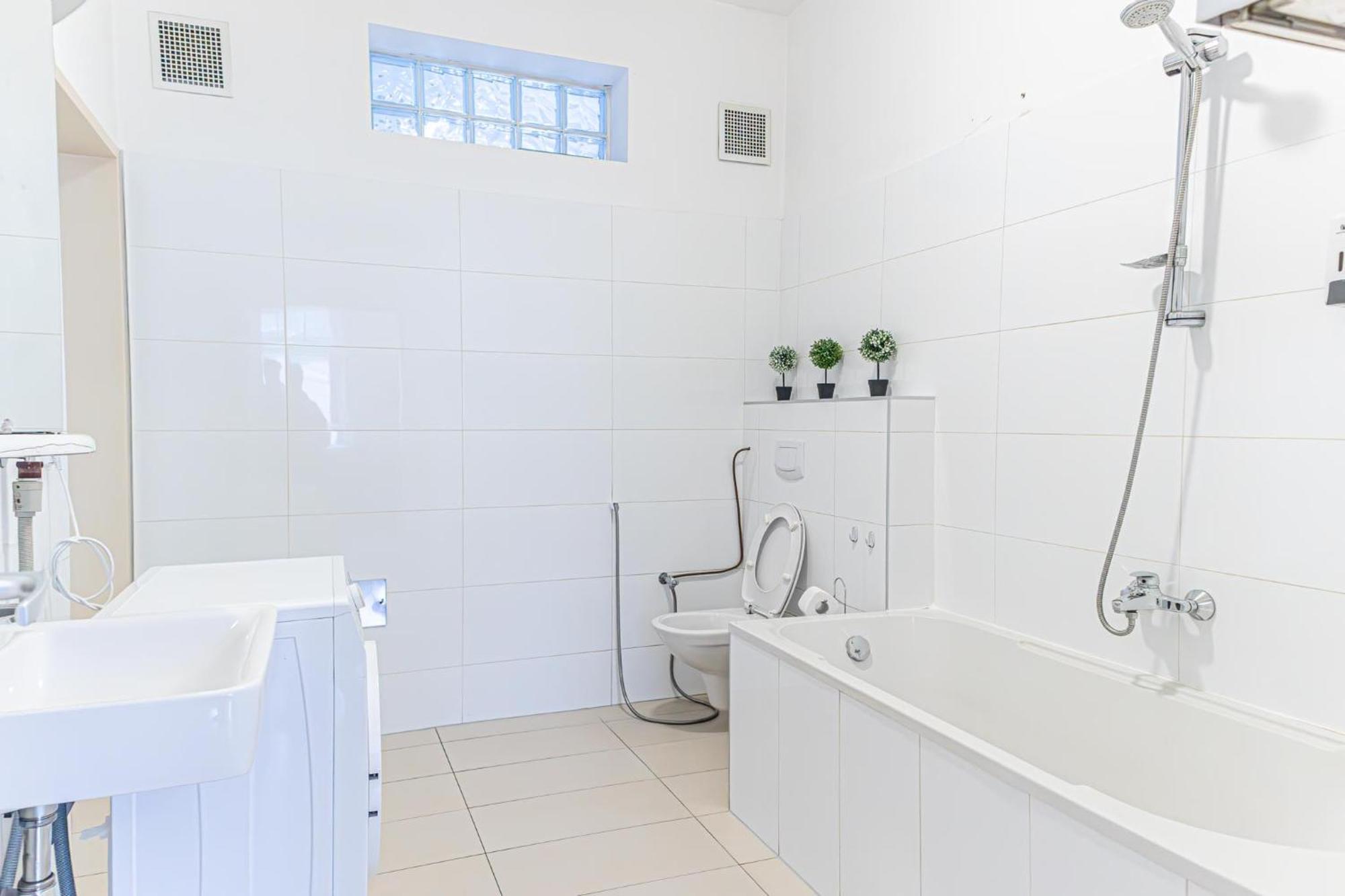 Amazing 2Br City Stay, Wiener Stadthalle ภายนอก รูปภาพ