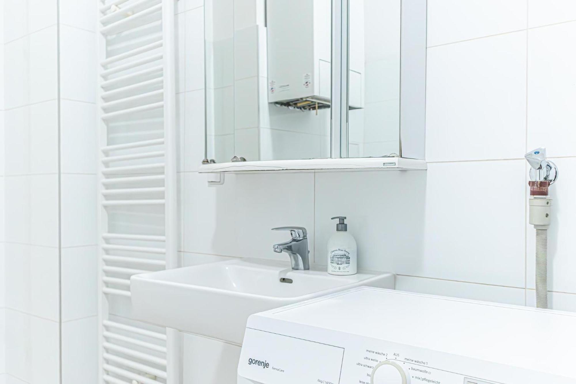 Amazing 2Br City Stay, Wiener Stadthalle ภายนอก รูปภาพ