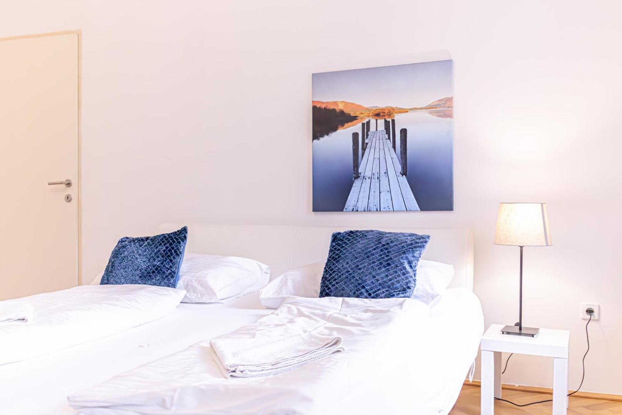Amazing 2Br City Stay, Wiener Stadthalle ภายนอก รูปภาพ