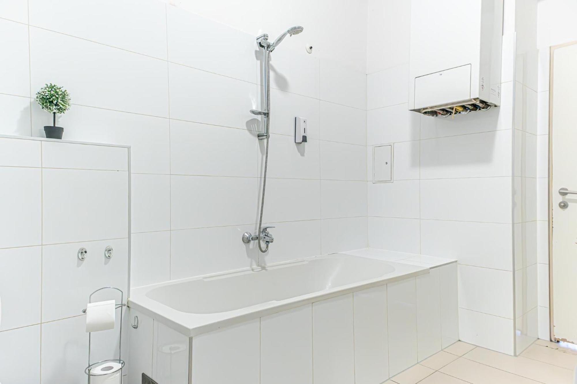 Amazing 2Br City Stay, Wiener Stadthalle ภายนอก รูปภาพ