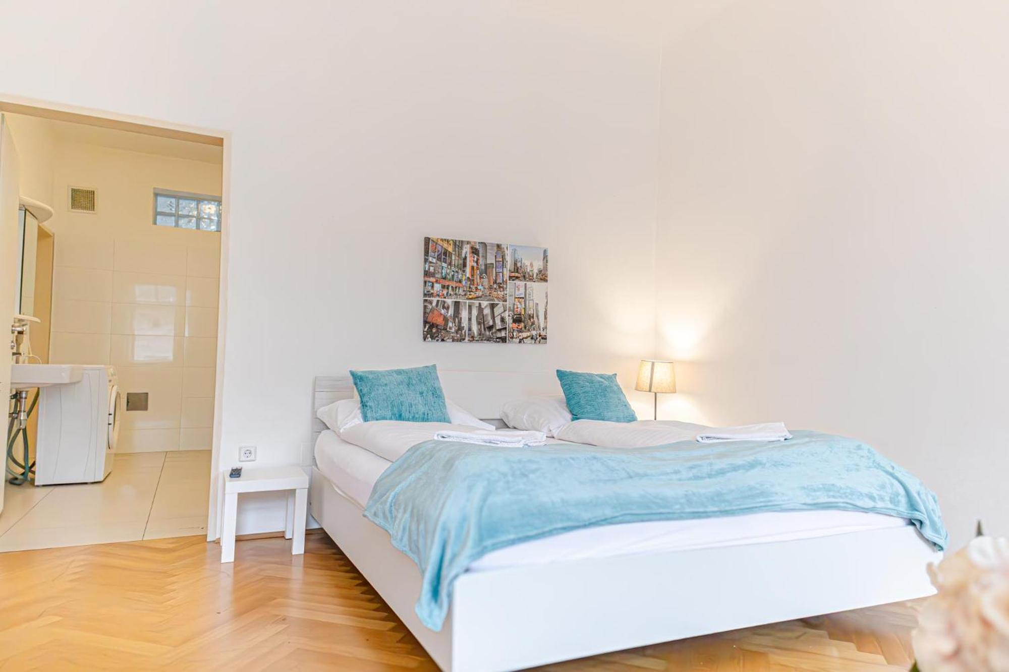 Amazing 2Br City Stay, Wiener Stadthalle ภายนอก รูปภาพ